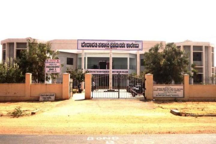 https://cache.careers360.mobi/media/colleges/social-media/media-gallery/22833/2019/1/1/Campus View of Vedavathi Government First Grade College Hiriyur_Campus-View.jpg